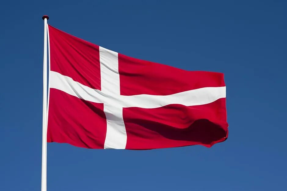 Как выглядит флаг дании. Флаг Дании. Флаг Дании 1939. Фото флага. Флаг Дании фото.