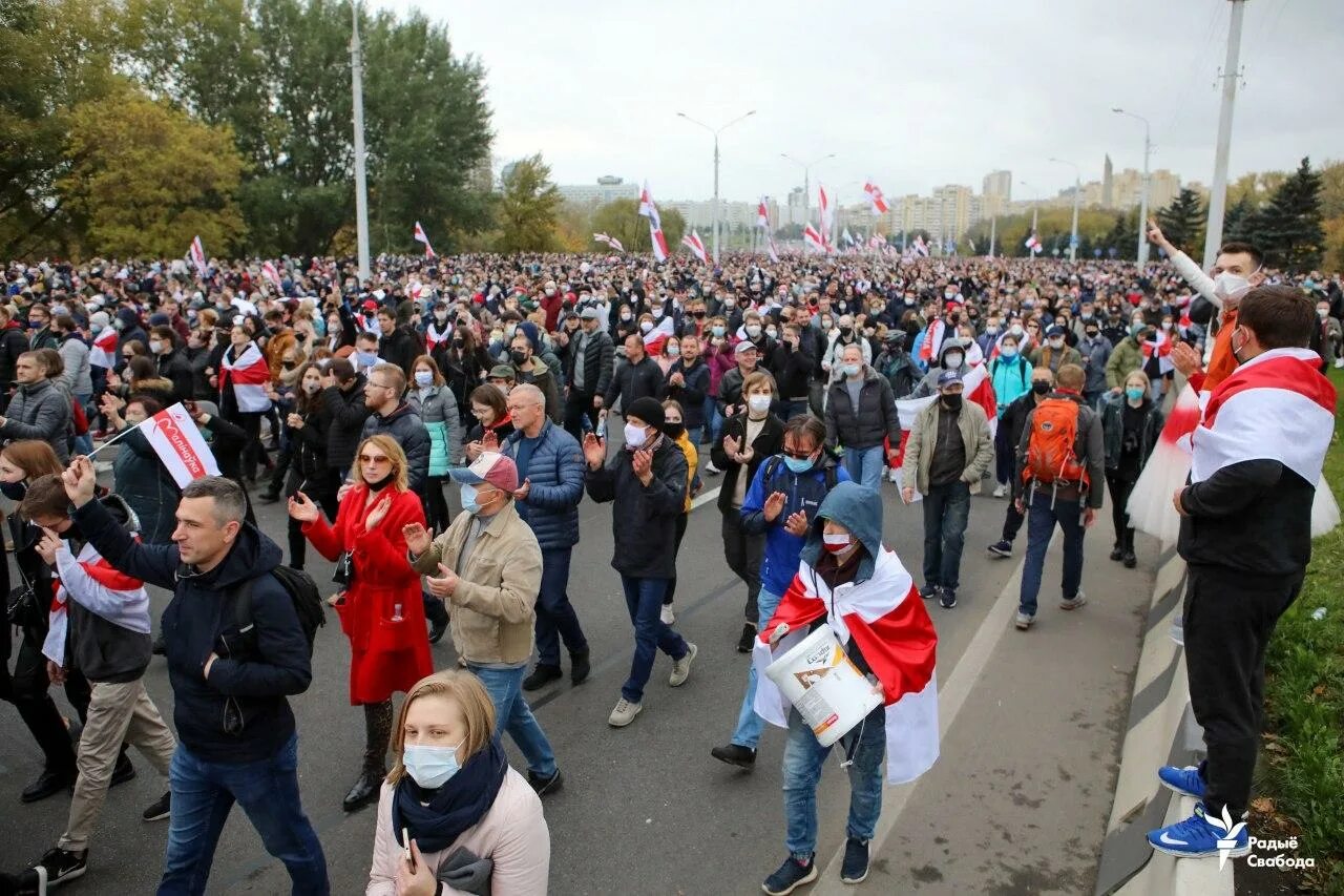 Хартия 97 беларусь. Митинги в Минске 2020. Марш протеста в Минске 25 октября. Митинг 300 тысяч человек в Беларуси. Митинги в Беларуси 10 августа.