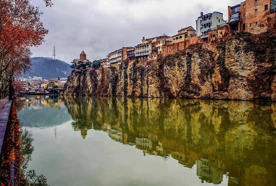 Tbilisi city. Мтквари Грузия. Грузия Тбилиси. Олд Метехи Тбилиси. Мост Метехи в Тбилиси.