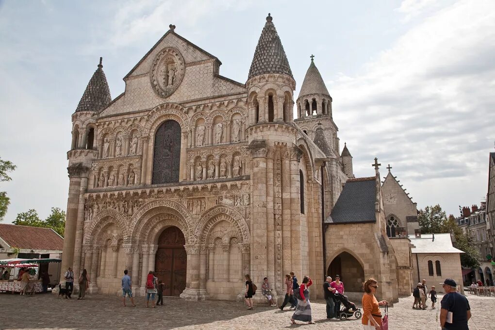 Нотр дам ля гранд. Церковь Нотр-дам-ля-Гранд, Франция.