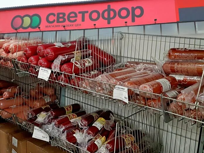 Магазин светофор колбаса. Колбаса в магазине светофор. колбаса в светофоре. колбаса в магазине.