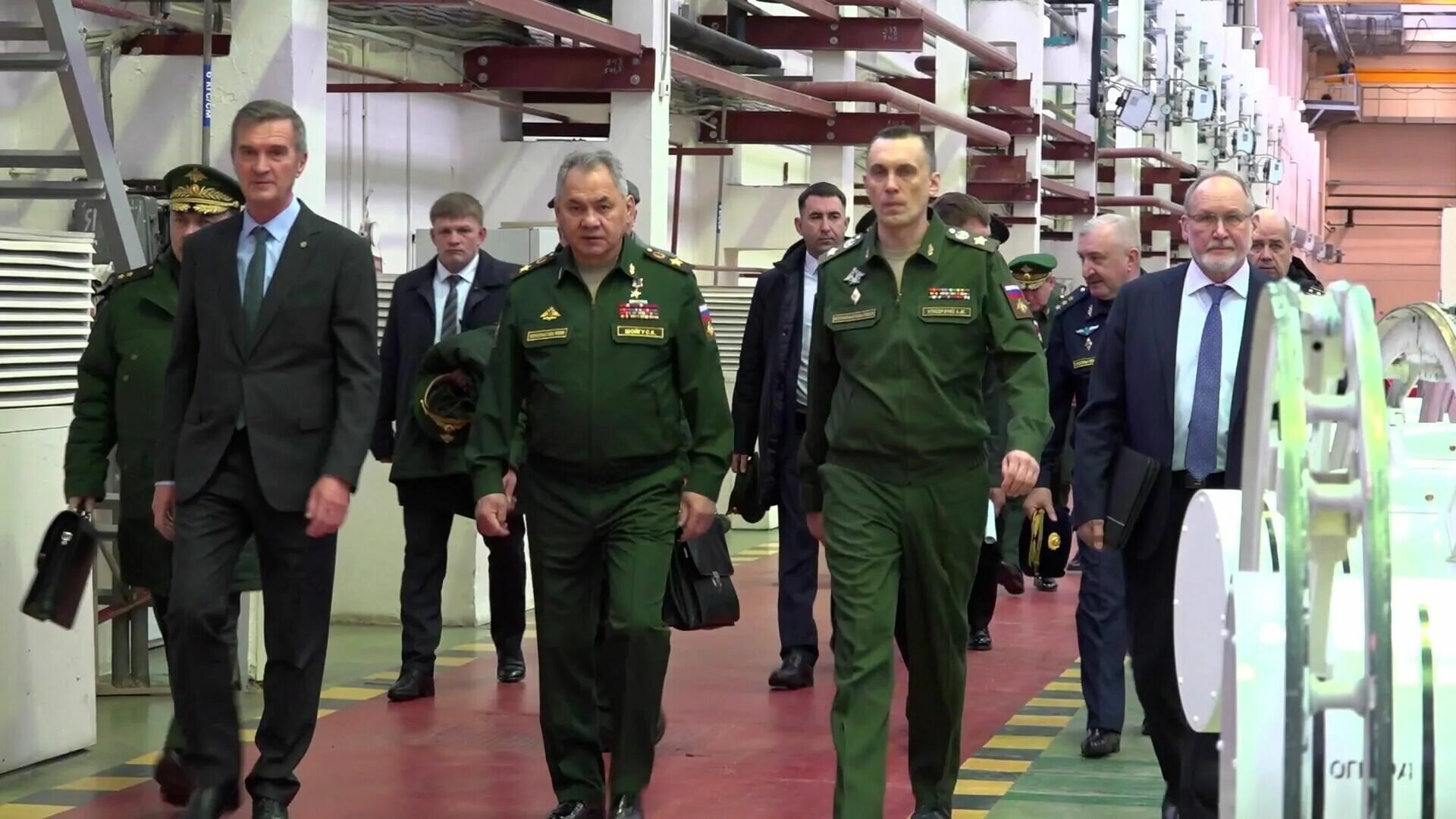 Сергей шойгу рост. Вунц ввс вва посетил шойгу. Дом шойгу алабино. Шойгу проинспектировал. Шойгу в ростове 2021.