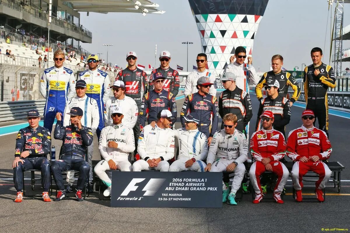 Самые известные пилоты формулы 1. F1 2016 гонщики. Пилоты ф1. Автогонщики формулы 1.