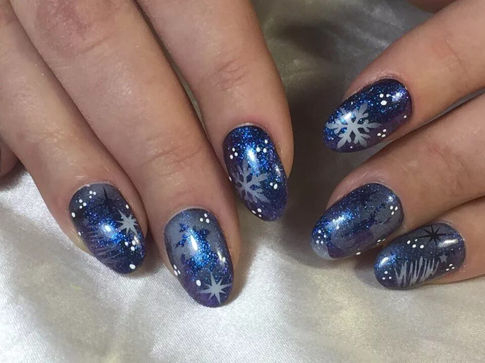 ногти фиолетовые с блестками. маникюр кошкин глаз хамелеон. ногти с блестками. маникюр кошачий глаз со стразами. ногти кошачий глаз с блестками.