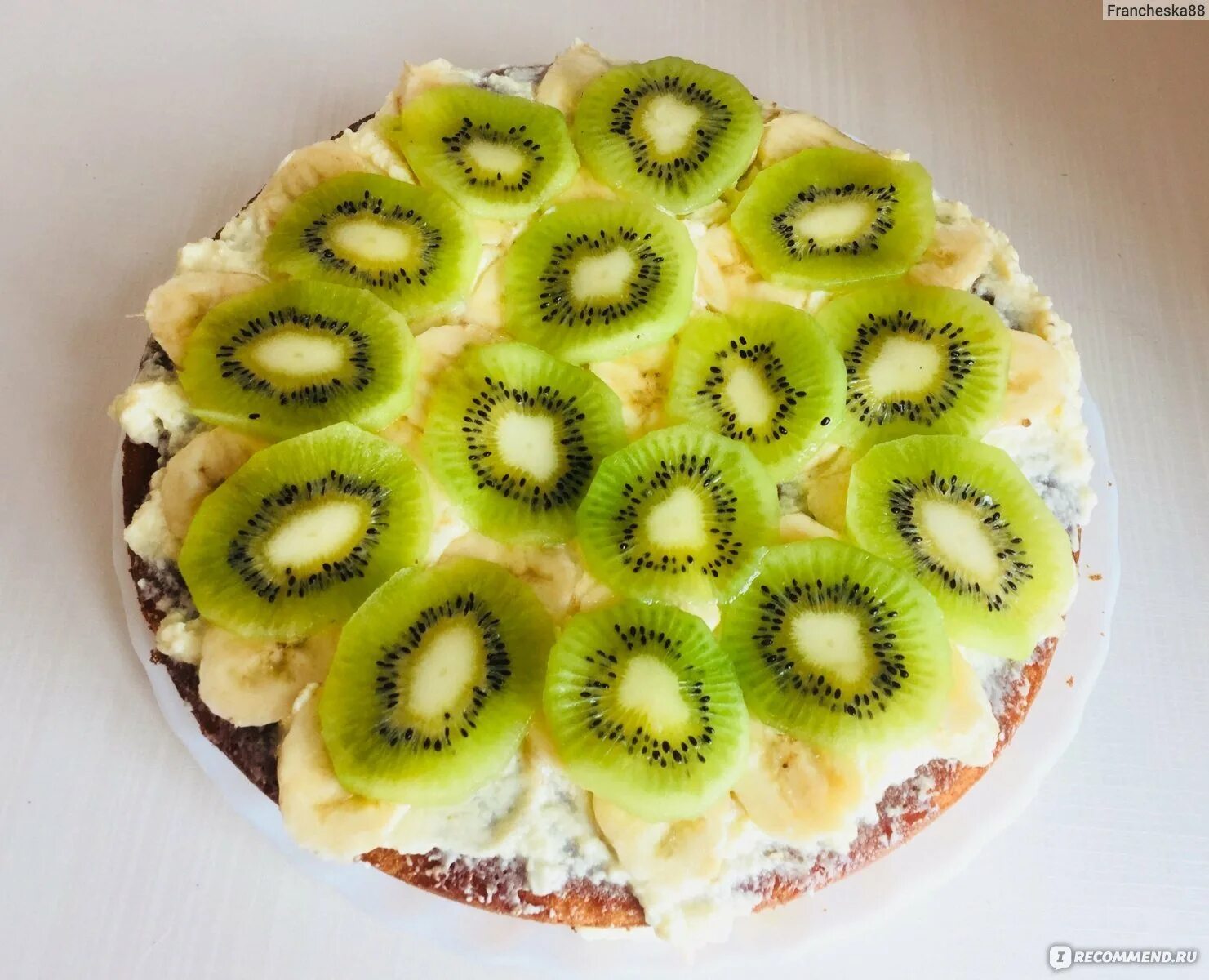 банановый торт с киви. йогуртовый торт с киви и бананом. киви со сгущенкой. украшение торта киви и бананом. торт со сгущенкой и киви.