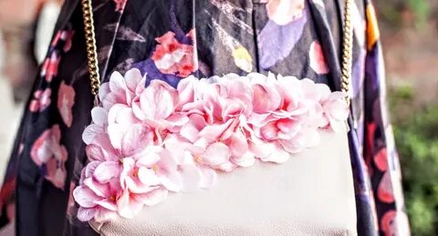 Украшение сумок цветами