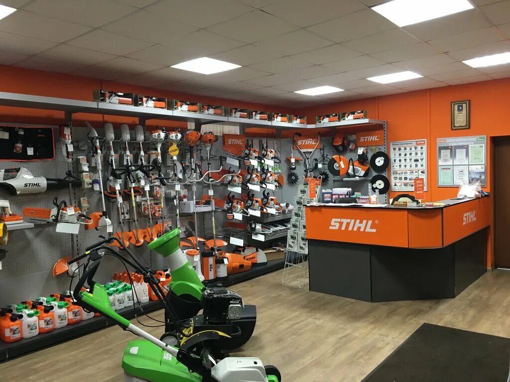 Штиль санкт петербург. Садовая техника Stihl. Садовый инвентарь штиль. Магазин Stihl. Витрина штиль.