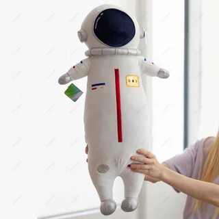 Игрушка космонавт