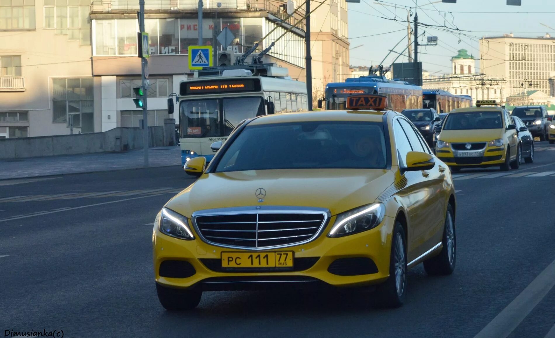 W222 Mercedes желтый. Мерседес 205 желтый. 222 Мерседес такси. W222 Mercedes такси. Желтые номера москва