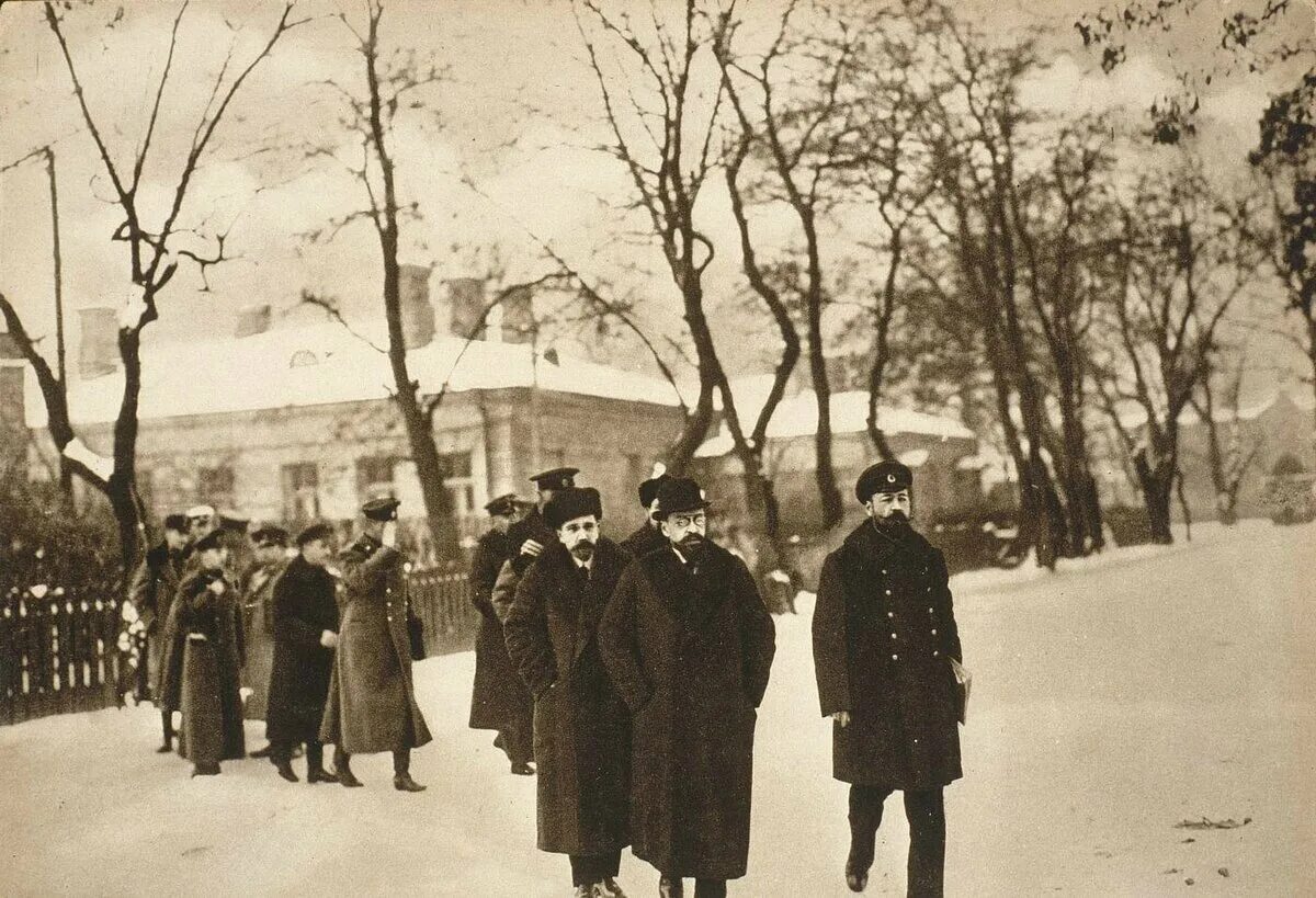 Брест переговоры. Переговоры в Брест-Литовске 1918. Переговоры в Брест-Литовске 1917. Троцкий в Брест-Литовске 1917. Троцкий в Брест-Литовске 1918.