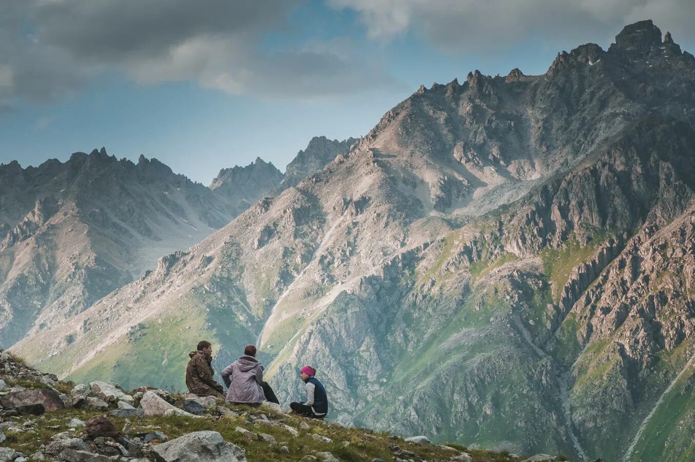 Почему любят горы. Люблю горы картинки. Пастухи ставят палатки Кавказ.