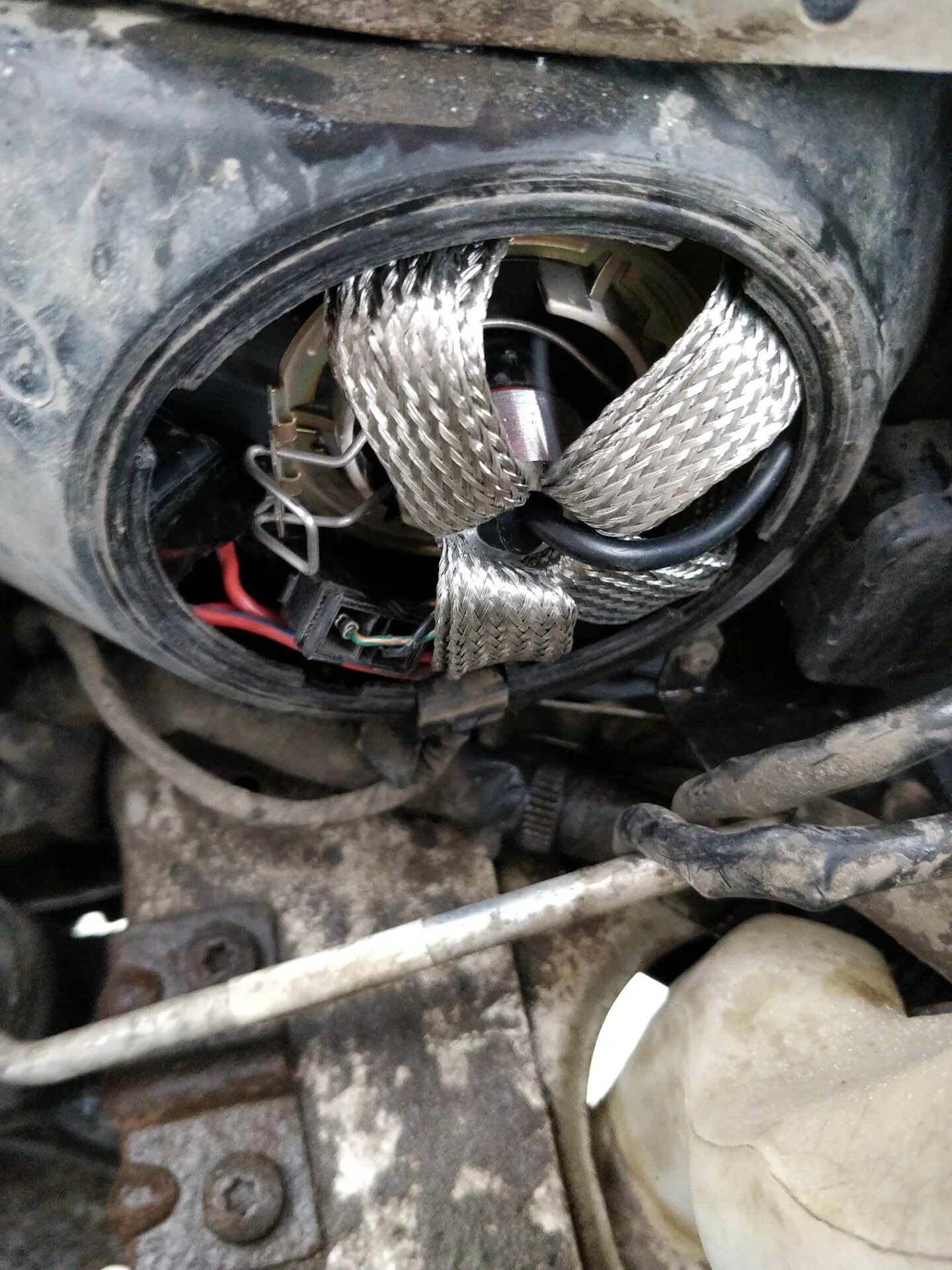Как снять фару каризма Comment enlever les pare-chocs avant et arrière Mitsubishi Carisma