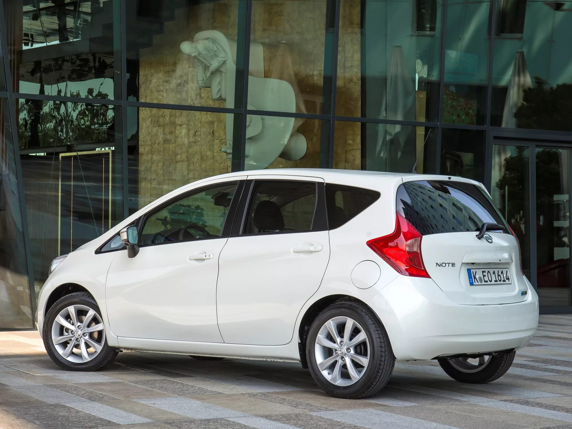 Ниссан ноут е12 размер. Nissan Note e12. Nissan Note 2013. Nissan Note 12. Nissan Note e12 2013.