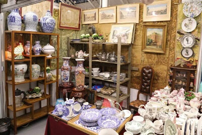 тишинская площадь 1 блошиный рынок. блошиный рынок в москве на тишинке 2021. земцов владимир павлович тишинка. интерьер магазин на тигинуе. выставка кукол на тишинке 2023.