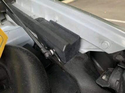 Газовый упор капота кашкай