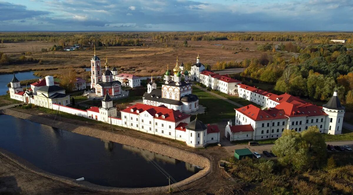 Варни це. Троице-Сергиев Варницкий монастырь. Свято Троицкий Варницкий монастырь Ростов. Троице Сергиев Варницкий монастырь в Ростове Великом. Варницы Ростов Великий.