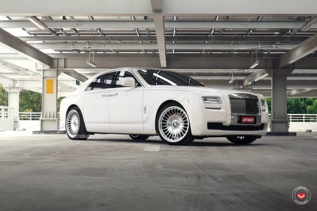 Диски роллс ройс. Rolls Royce Ghost диски. Rolls Royce Ghost колеса. Диски на Rolls Royce r26. Rolls Royce диски r19.
