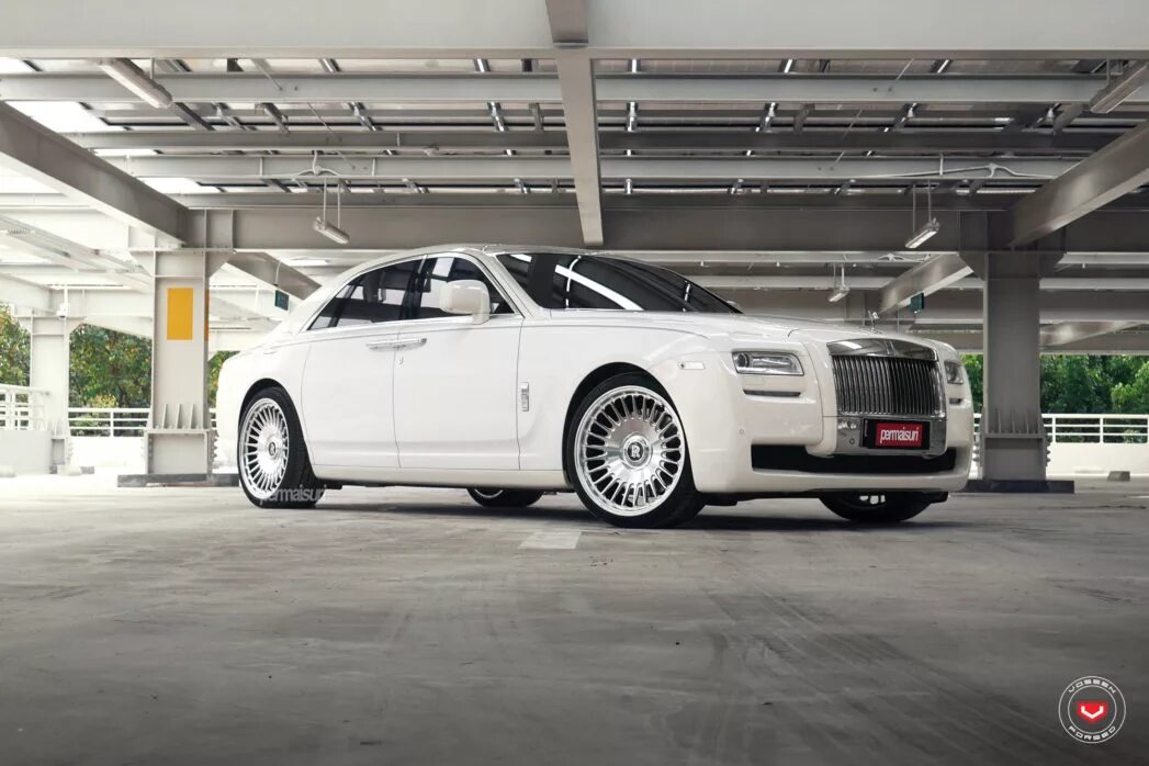 Роллс колеса. Rolls royce ghost диски. диски на rolls royce r26. rolls royce ghost колеса. rolls royce диски r19.