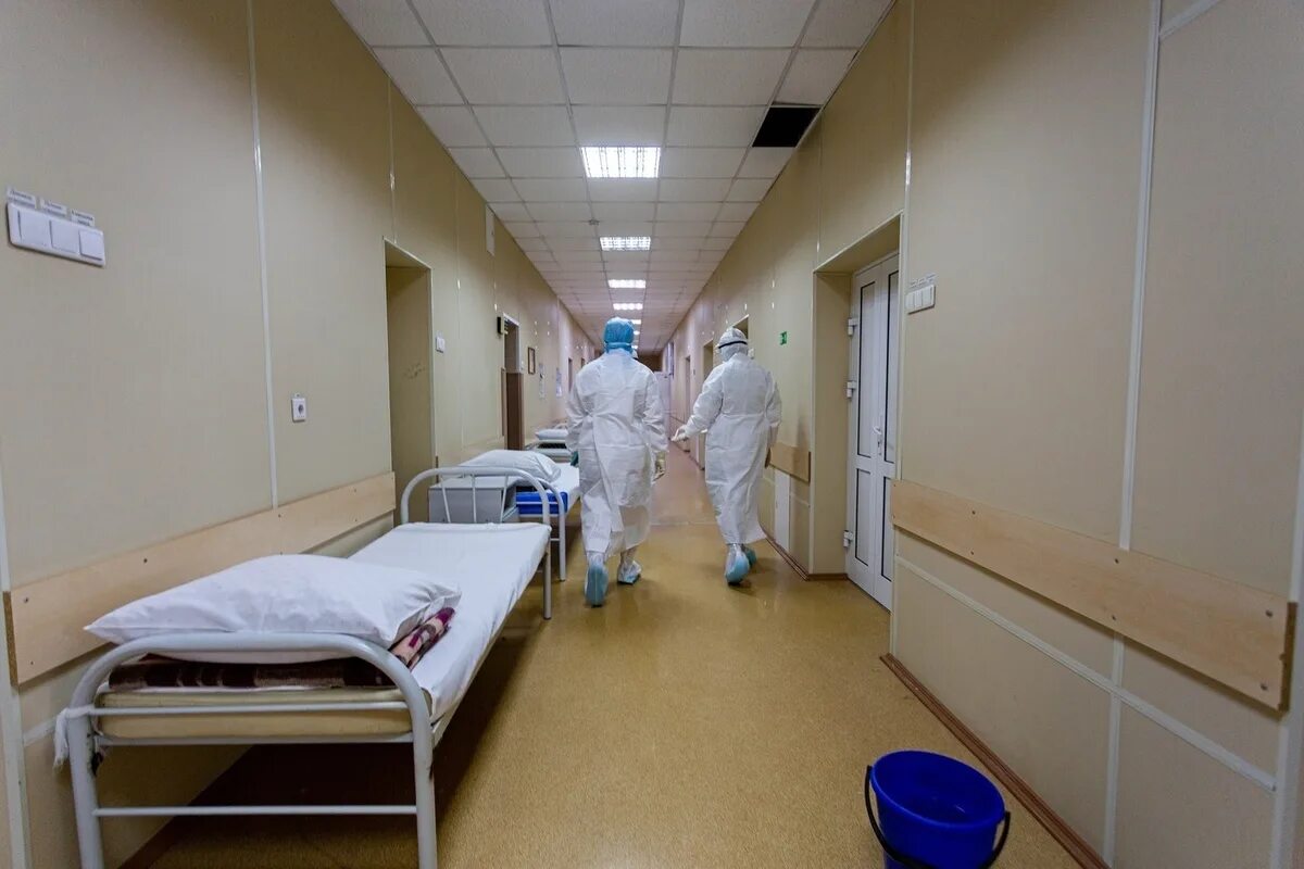 Инфекционный госпиталь в Новосибирске. Ковидная больница в Новосибирске новый госпиталь. Ковидный госпиталь в Новосибирске 11 больница. Коридор больницы.