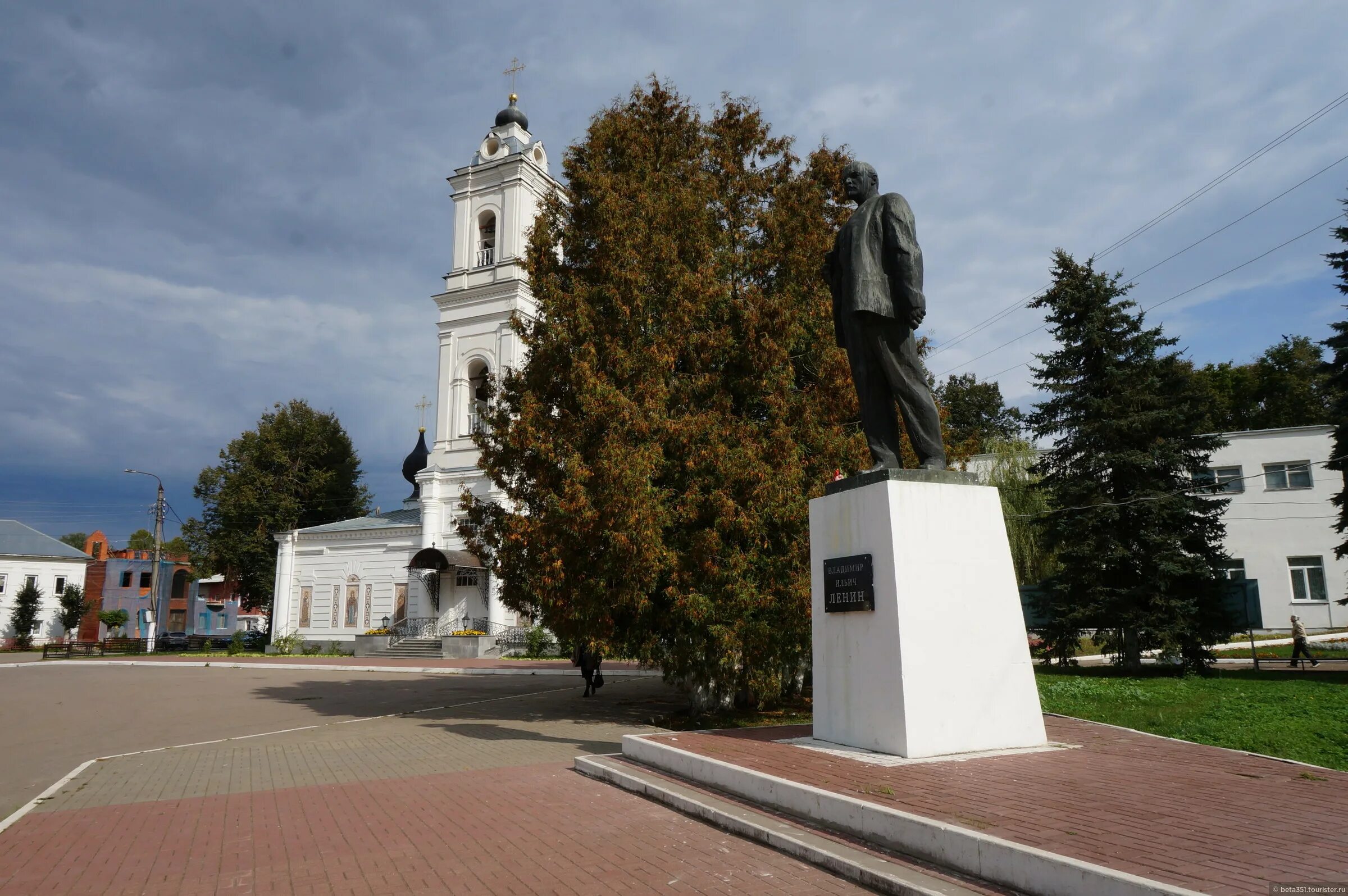 Погода в тарусе калужской области. Таруса площадь Ленина. Таруса памятники. Таруса Соборная площадь. Город Таруса Калужской области.