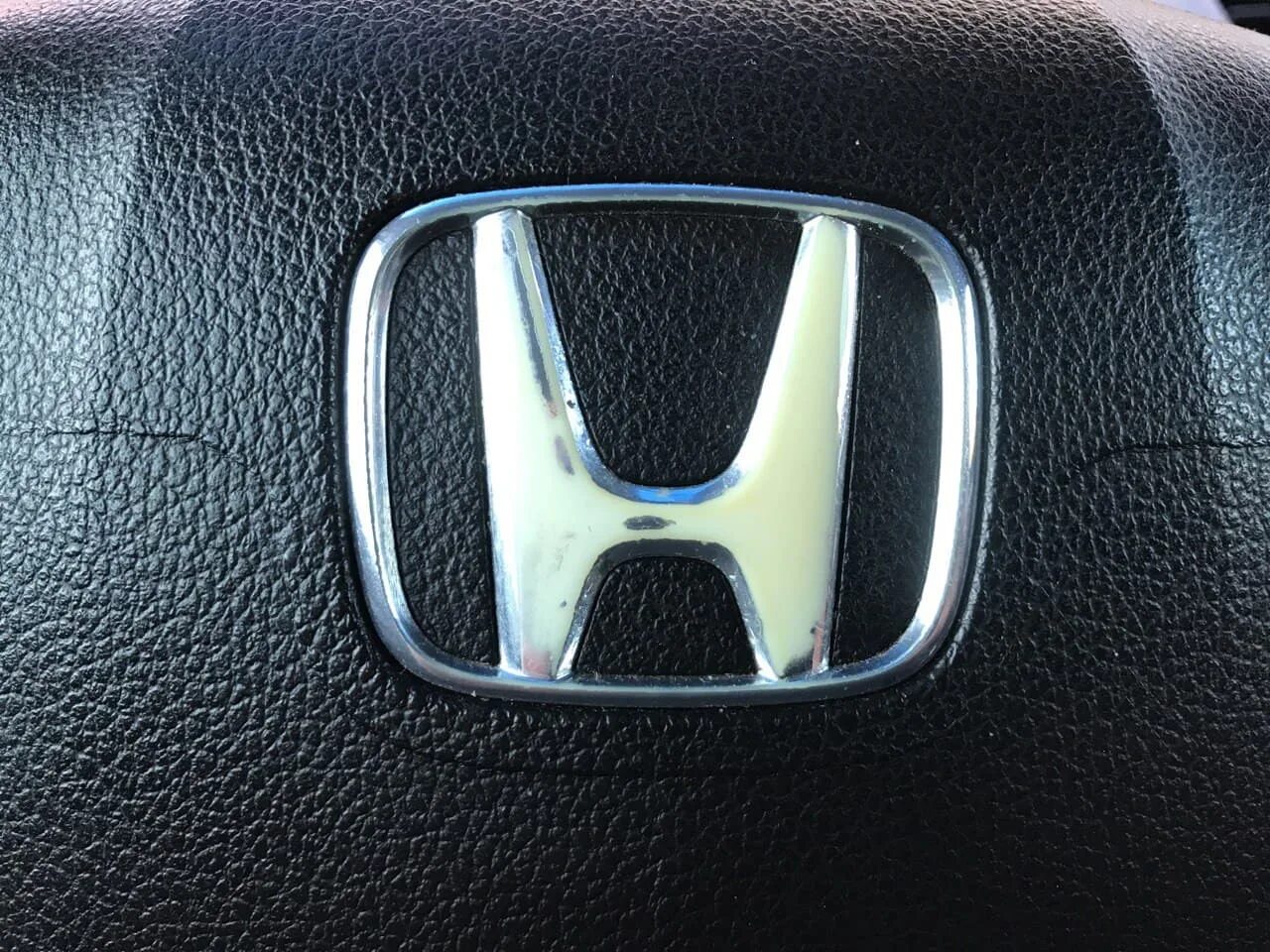 Как поменять эмблему на руле. Honda эмблема на руль. замена эмблемы на руле. замена эмблемы хонда на руле. civic 4d эмблема на руле.