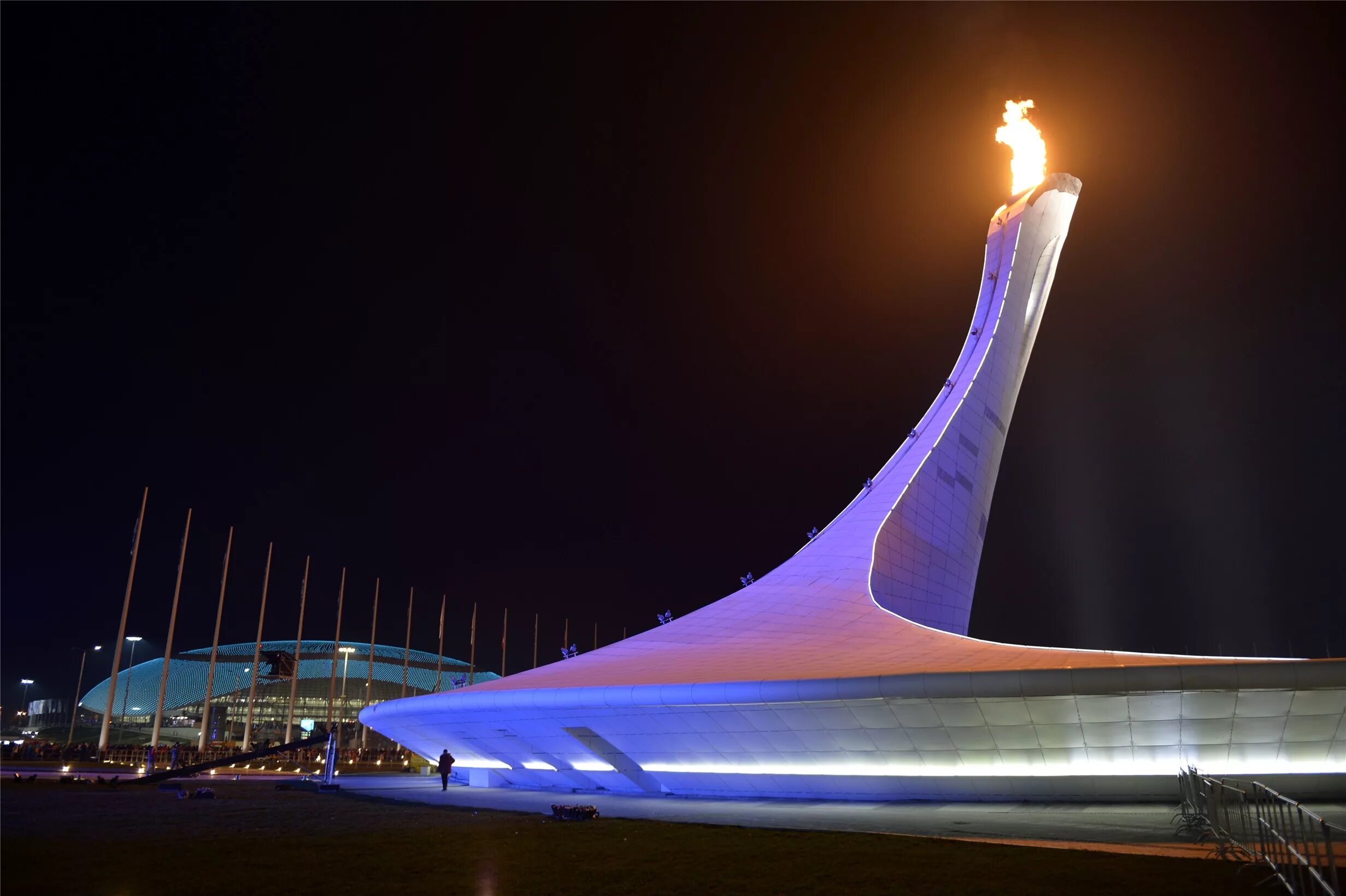 Стадион Фишт Олимпийский огонь. Стадион Фишт церемония открытия. Стадион Фишт открытие олимпиады в Сочи. Огни стадиона