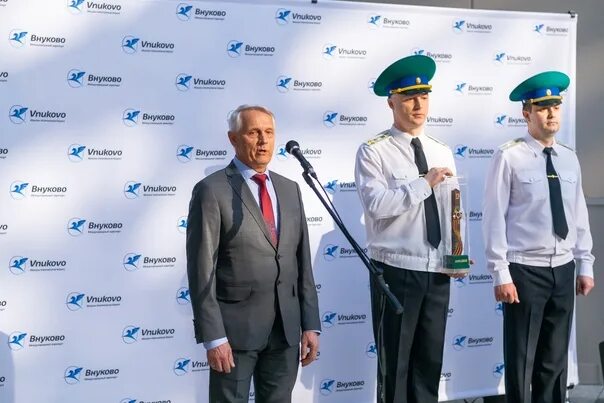 Пограничная служба в аэропорту шереметьево. Аэропорт внуково пограничная служба телефон. Аэропорт внуково пограничная служба телефон. Пограничники шереметьево. Аэропорт внуково пограничная служба телефон.