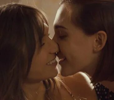 Almost kisses #WayHaughtWednesday #WynonnaEarp #BringWynonnaHome.