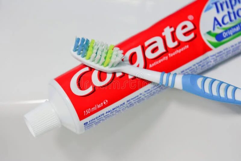 Паста купить щетка. Зубная щётка зубная паста Колгейт. Зубная щётка Colgate зубная паста Colgate. Тюбик зубной пасты Колгейт. Зубная паста выдавленная.