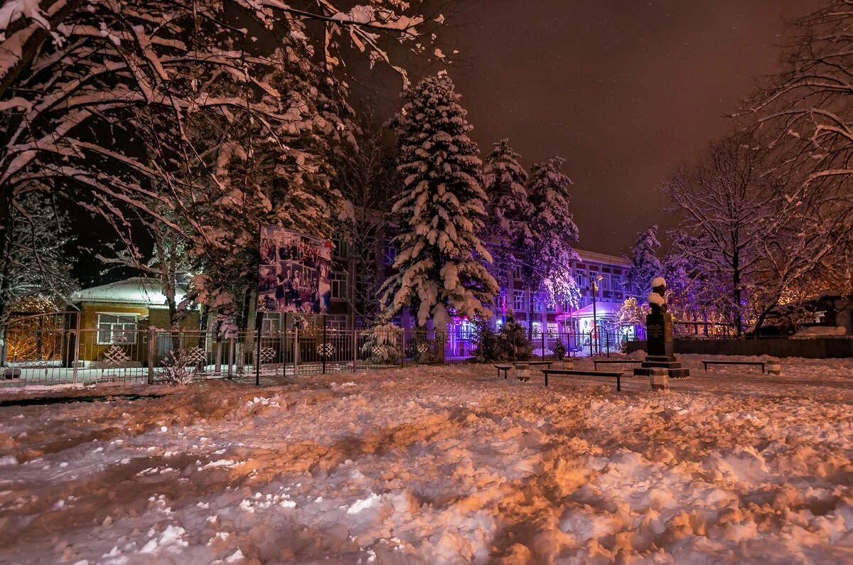 Апшеронск вк. Зимний вечер фото. Зима в Апшеронске. Город зимой Новозыбков. Майкоп зима вечер.