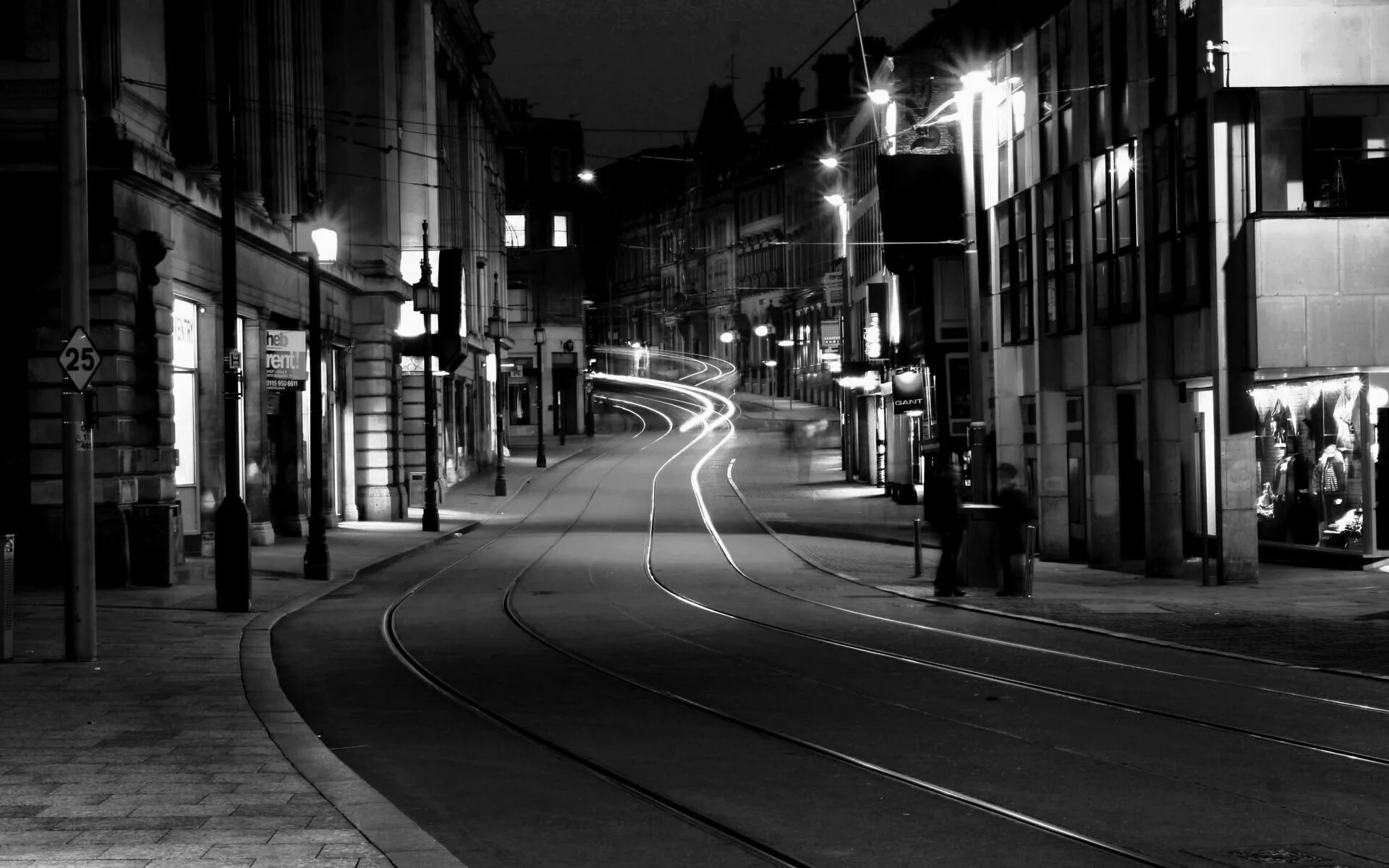 Какой черный на улице. Улица города. Черно белое. Темная улица. Ночной город улица.