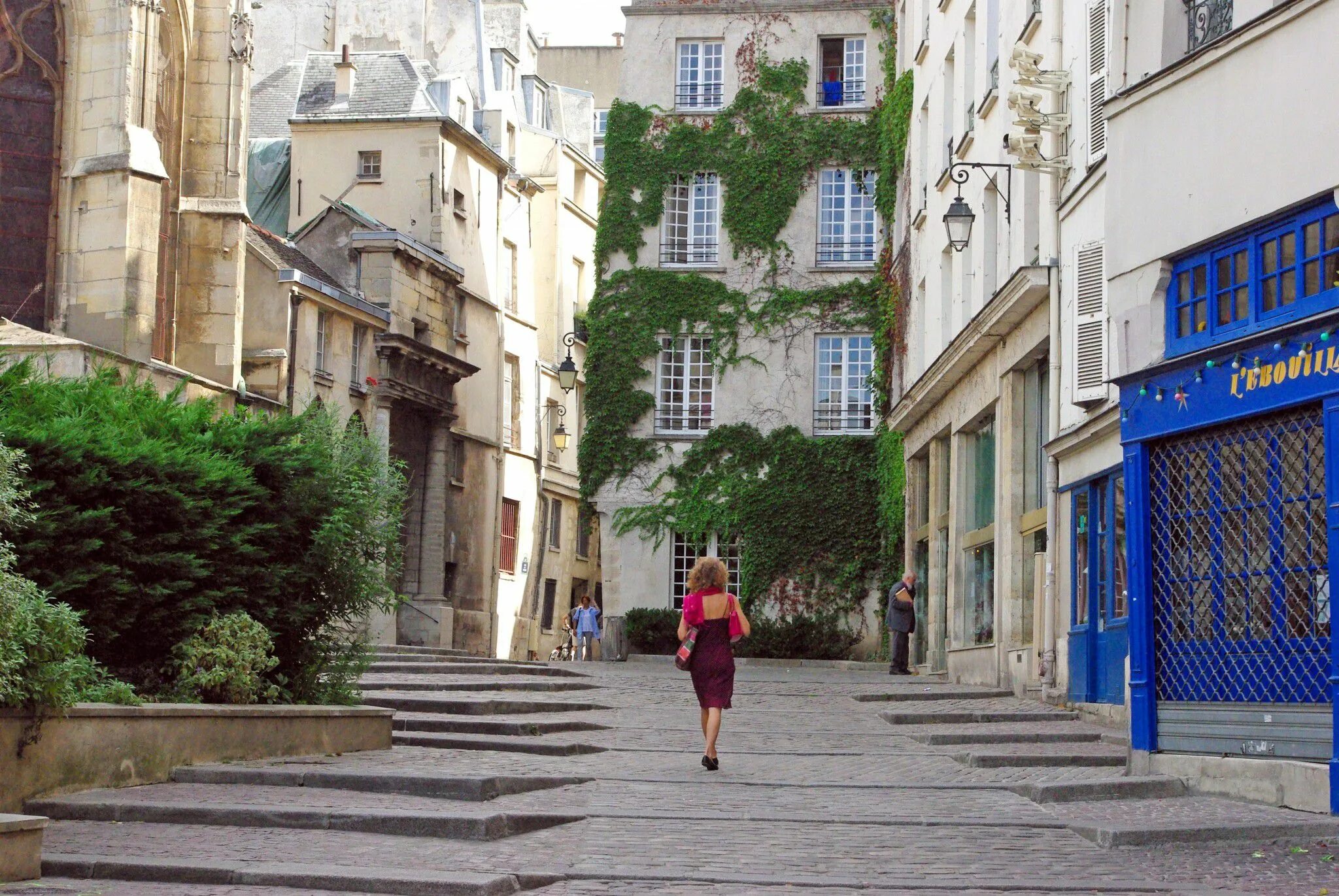 Француз улица. Улица сен Доминик в Париже. Улица Феронри в Париже. Квартал сен-Мари Париж. Улица Норвен Париж.