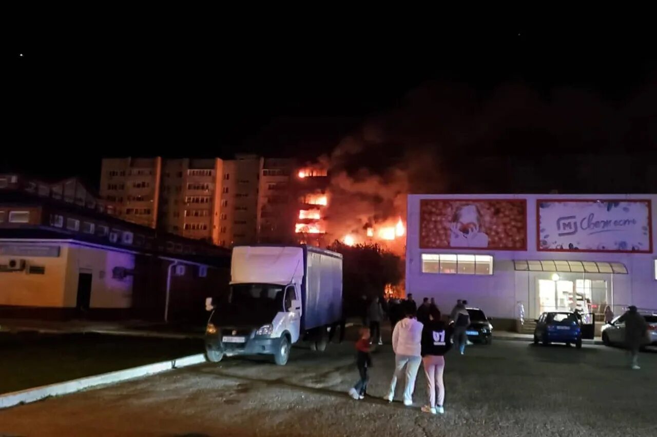 2022. Сбитый самолет сегодня в краснодарском крае. Самолет врезался в жилой дом. Катастрофа самолета в краснодарском крае. Ейск истребитель.