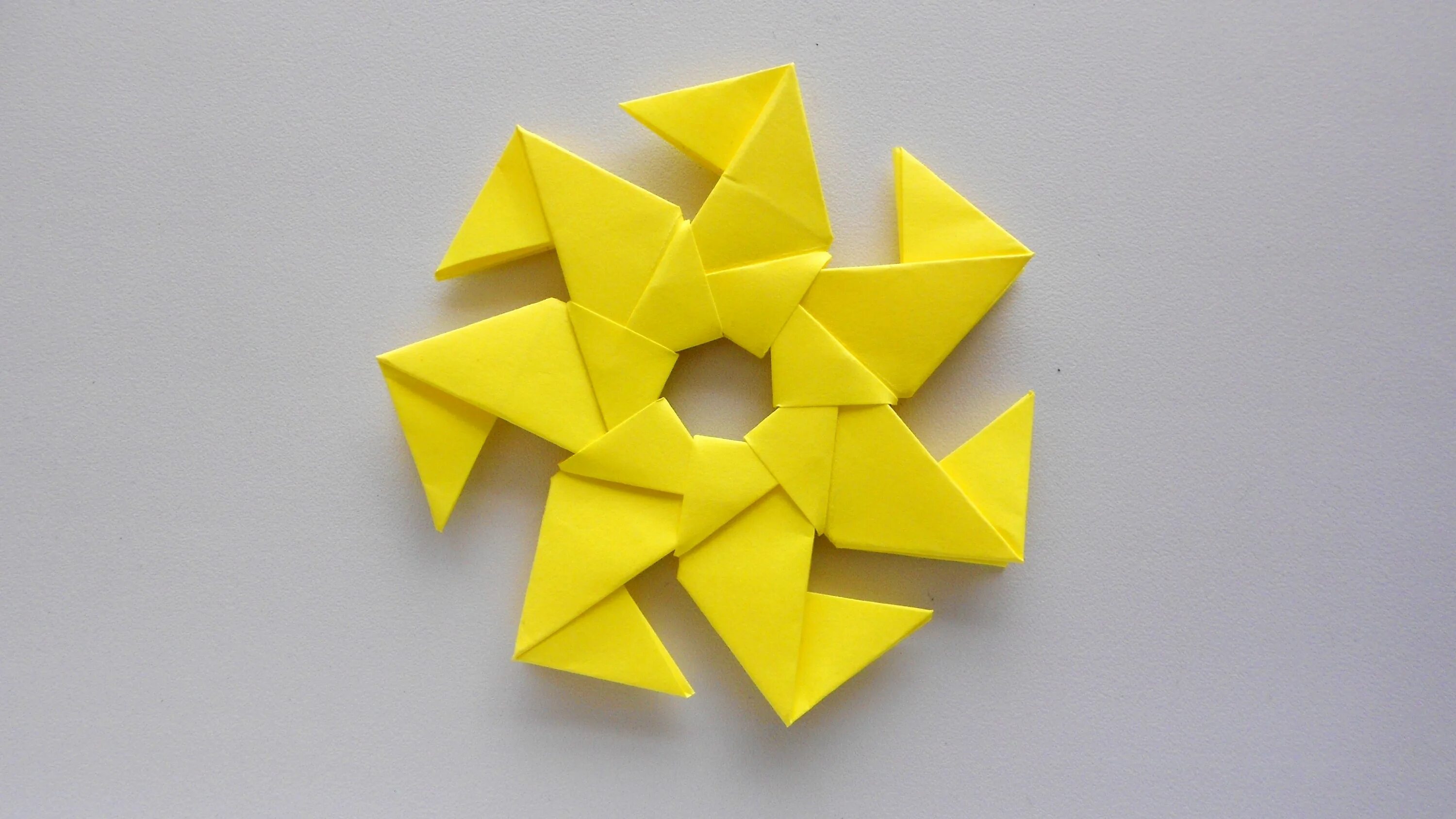 Оригами солнышко. Модульное оригами звезда. Звезда в технике оригами. Модульная звезда из бумаги. Модульная звезда оригами для детей.