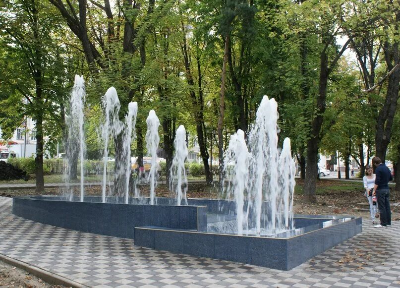 сквер декабристов ставрополь. тверь ставрополь сквер декабристов. ставрополь 2020 фонтан. аллея декабристов ставрополь. день города ставрополя 2020.