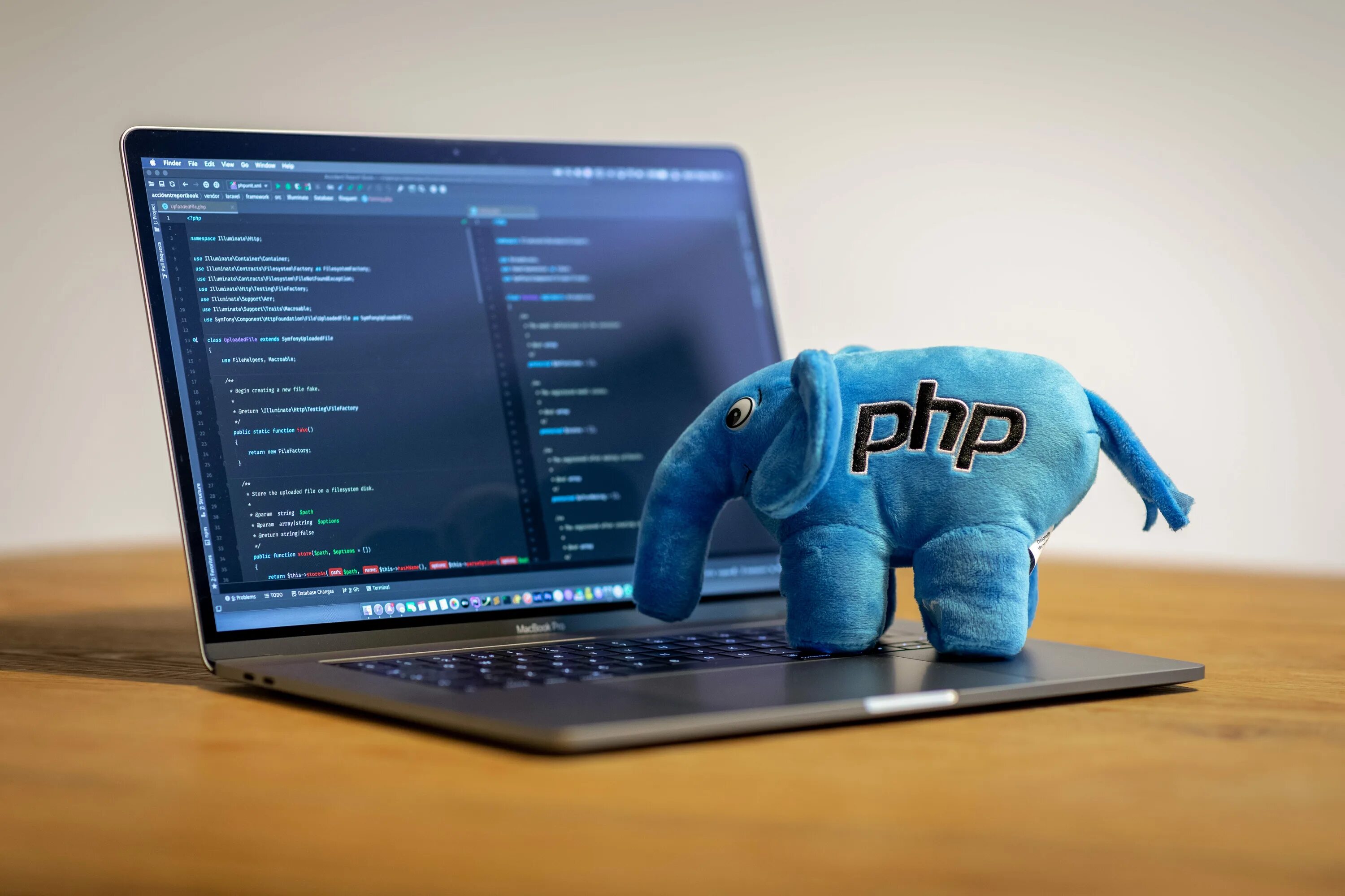 Php unique. Php Разработчик. Php программист. Php картинка. Php слон.