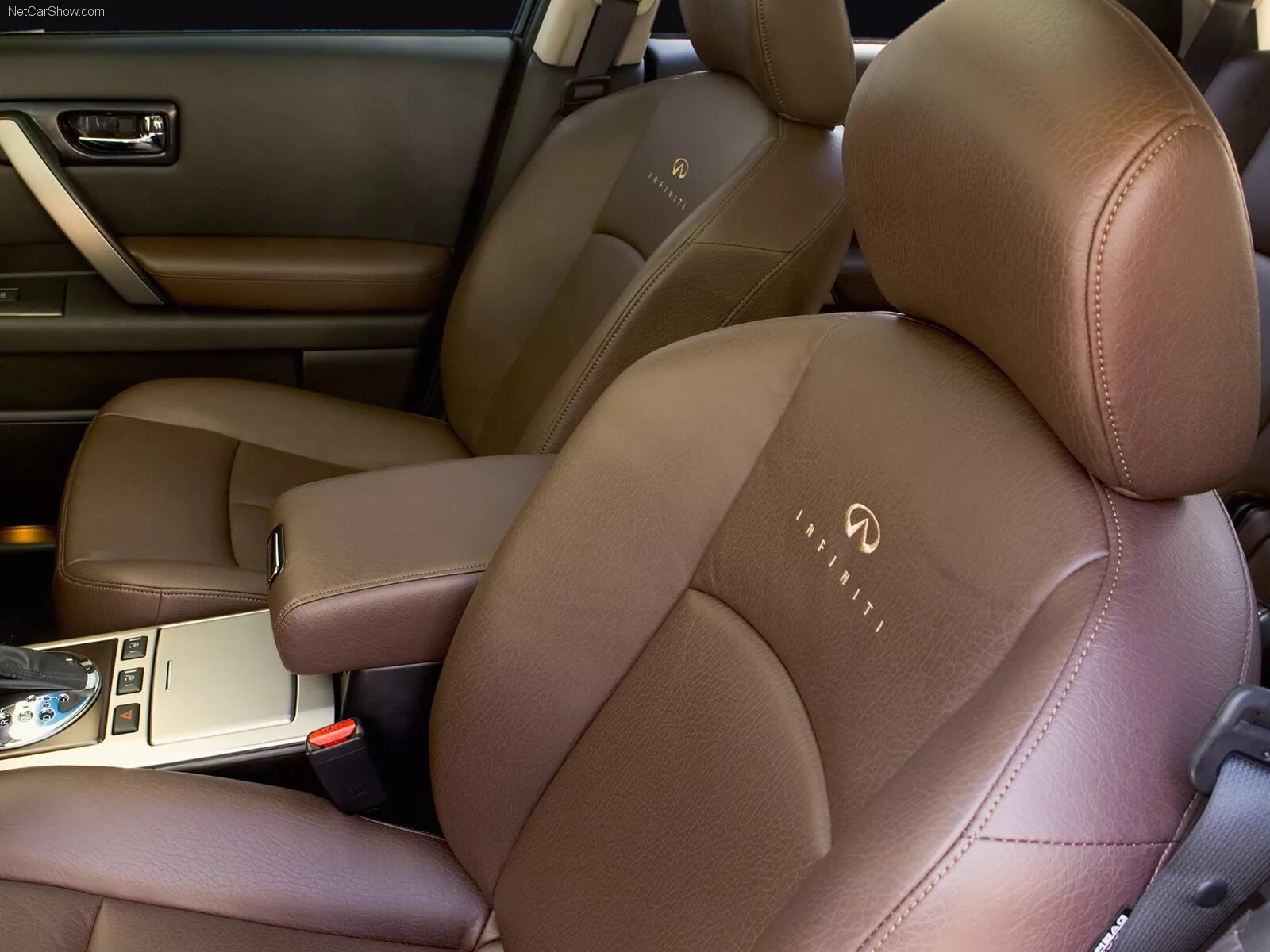Сидения инфинити фх35. Перешивка сидений infiniti fx37. Инфинити fx35 рыжий салон. Сидения инфинити фх35. Инфинити fx35 салон.