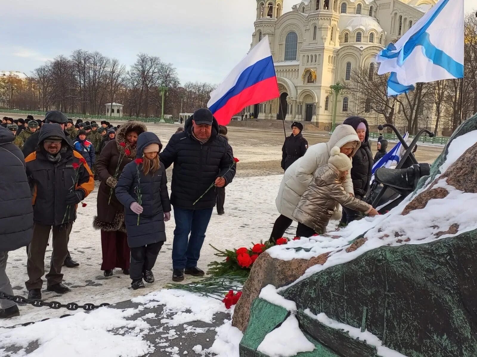13 июля кронштадт. Новости кронштадта. памяти всем морякам кронштадт. памятники в адмиралтействе кронштадта.