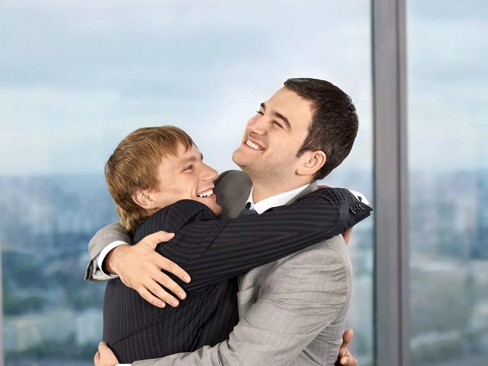 Взаимно деловые и дружеские отношения людей называются. Дружеские отношения. психология дружбы. деловые объятия. мужская дружба.