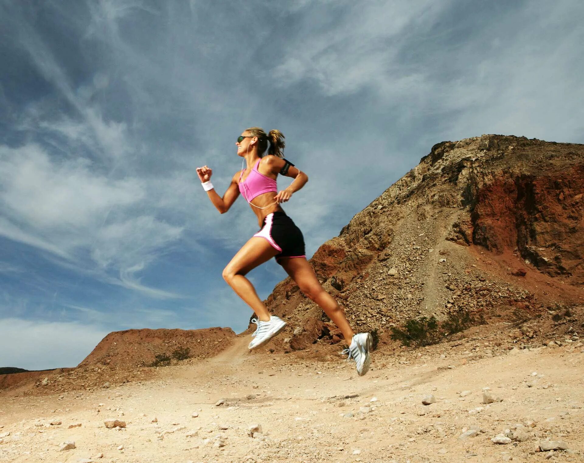 Нравится ли вам спорт. Красивый бег. Девушка бежит. Спорт бег. Бег мотивация.