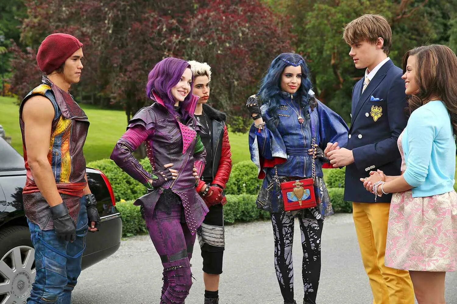 Наследники дисней все части. Наследники (descendants) 2015. Наследники 2015 Дисней. Наследники 2015 Митчелл Хоуп.