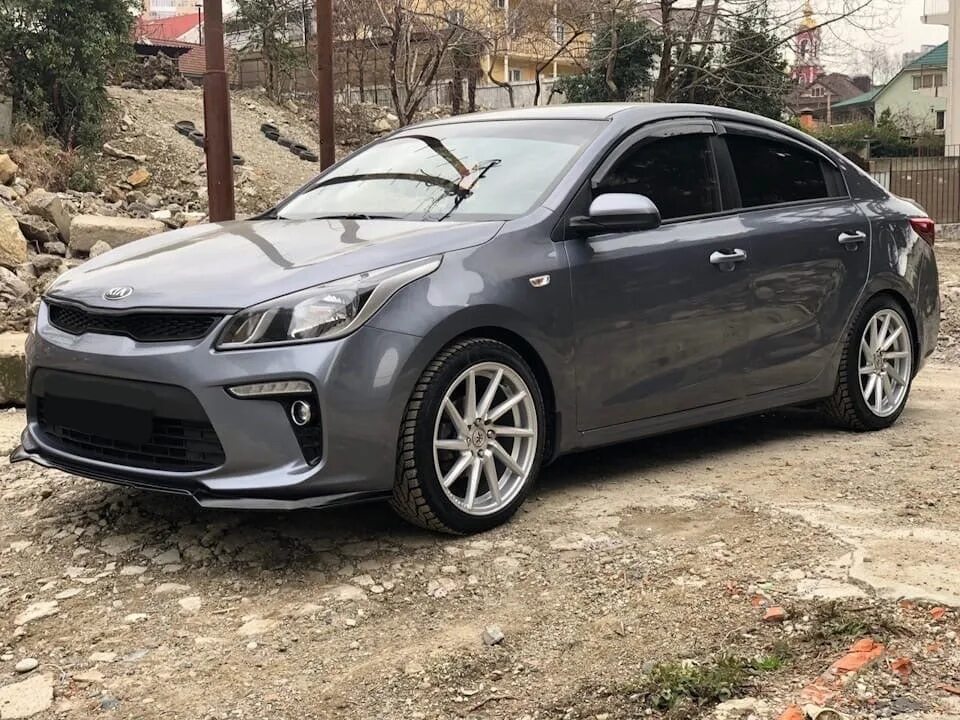 Kia Rio 4 r17 Urban Grey. Kia Rio 2017 обвес. Kia Rio 4 tunik. Kia Rio 2017 на дисках. Тюнингованные рио