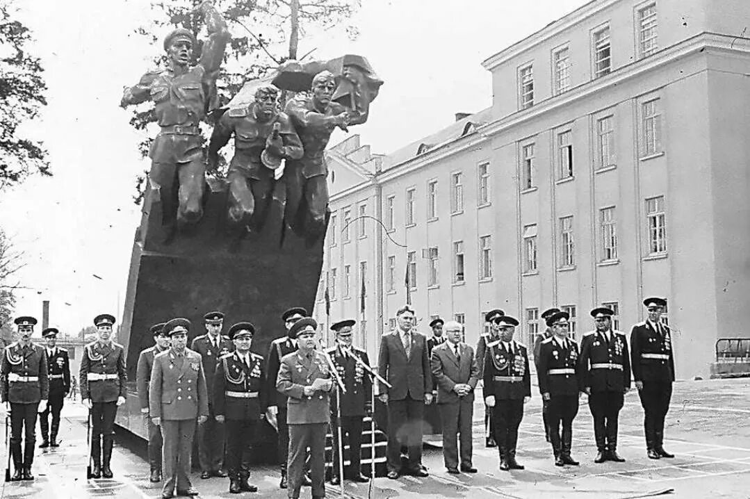 Львовское высшее военно-политическое училище. ЛВВПУ Львов. ЛВВПУ Львов выпуск 1978. ЛВВПУ училище.