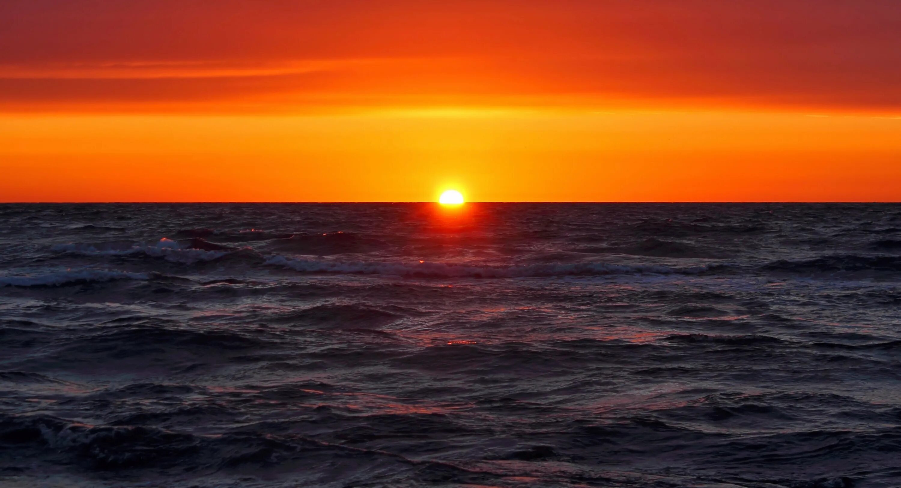 Алый цвет зари песня. Балтийское море красный закат. Алая Заря. Занималась алая Заря. Снимки алой зари.