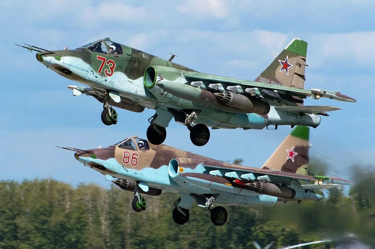 Су 25 википедия. Самолёт-Штурмовик Су-25. Су-25 Грач. Грач самолет Су 25. Штурмовик Су-25 Грач.
