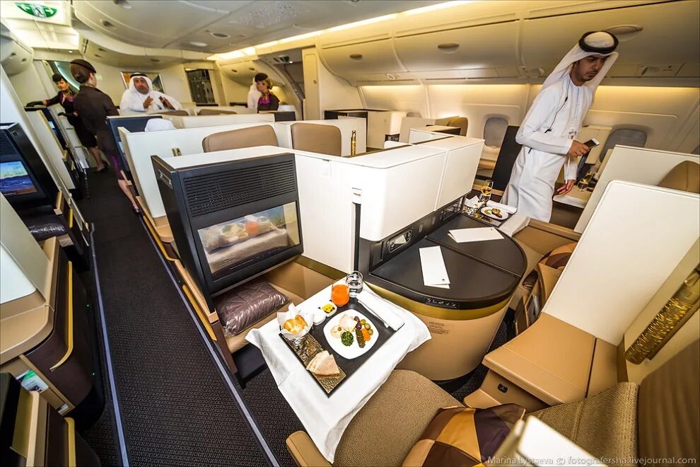 Этихад первый класс а380. Авиакомпания этихад первый класс. Первый класс эмирейтс а380. Этихад авиалинии первый класс. Салон империал трансаэро.