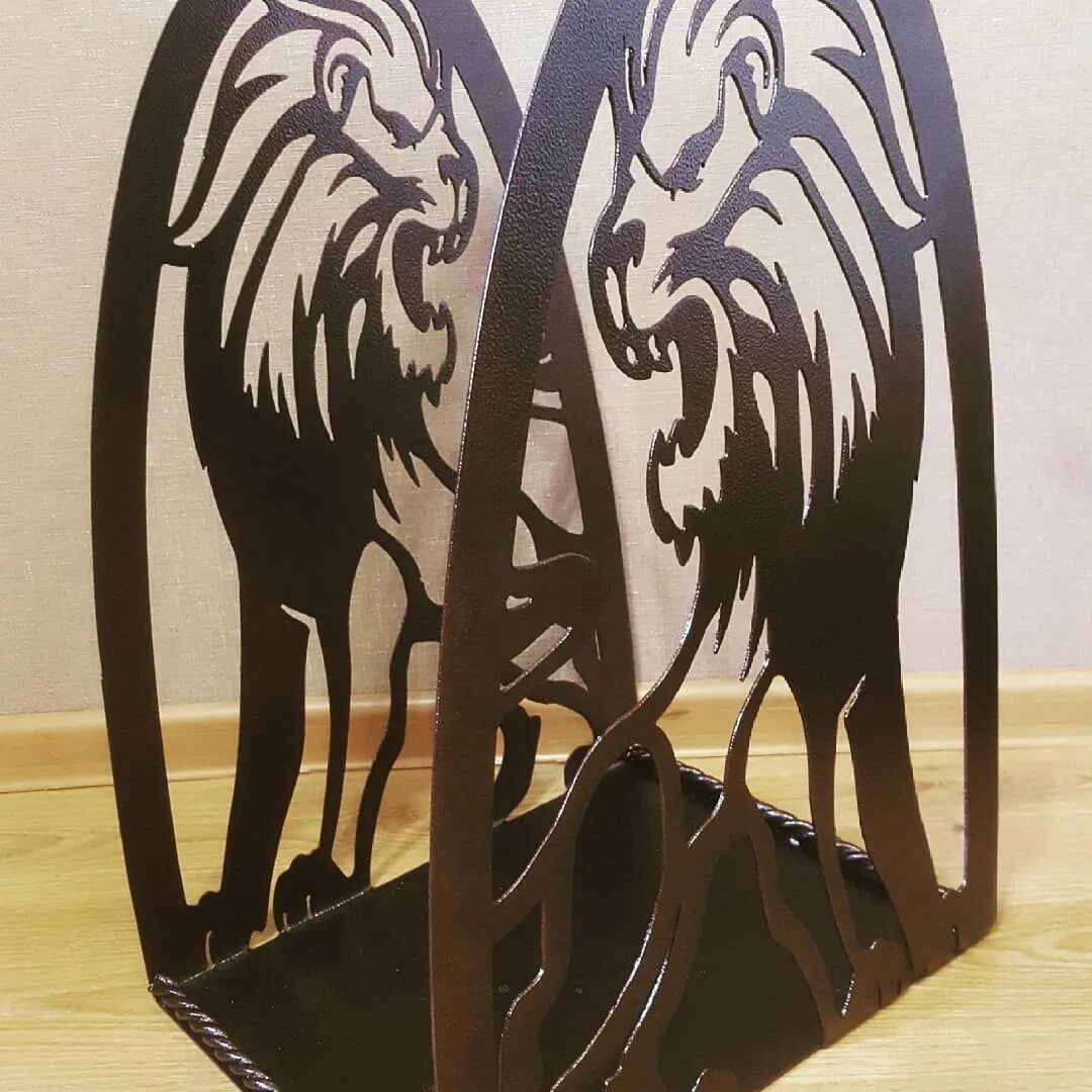 кованый номер квартиры. подкова с лошадью для выпиливания. художественная лазерная резка металла. фигурная лазерная резка металла. вырезать из металла.