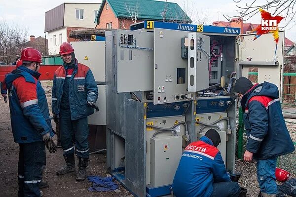 Авария на подстанции. Трансформатор на улице. Завод сборки трансформаторных подстанций. КТП МЧС. Горит подстанция