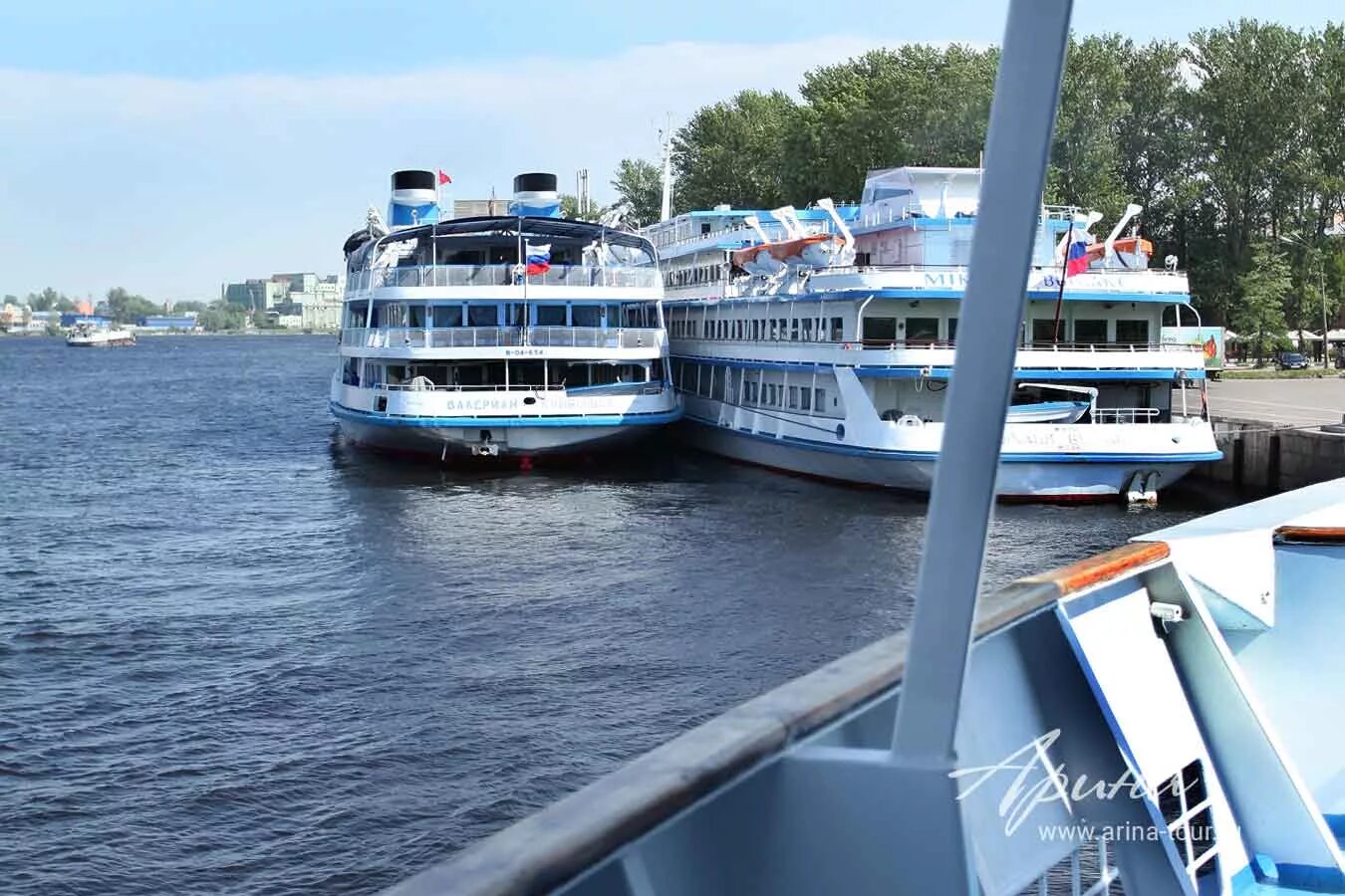 Пароход спб. Теплоход Санкт-Петербург. Теплоход Санкт-Петербург водоход. Корабле Санкт-Петербург (теплоход).