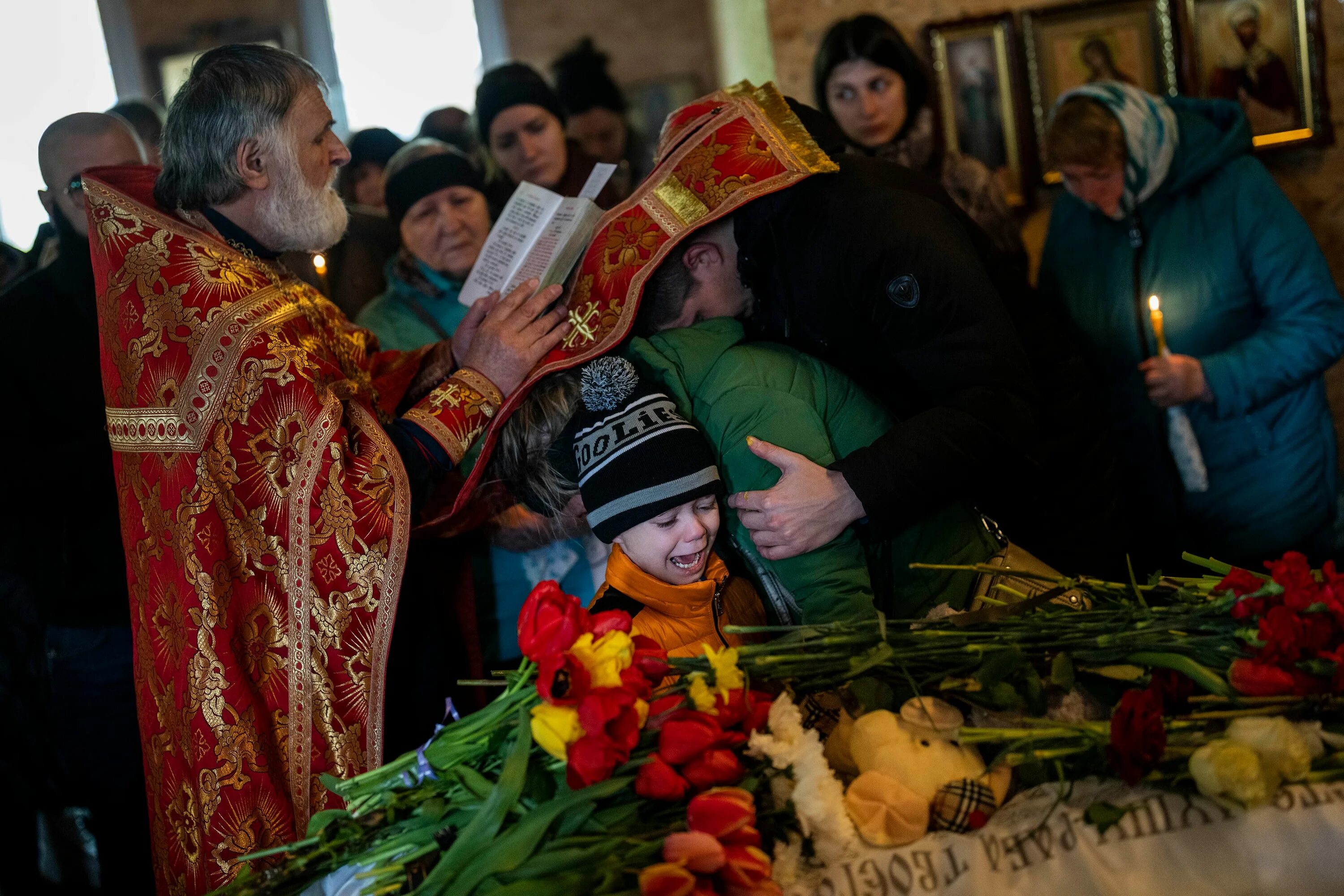 Поминки ребенка. Отпевание ребенка в церкви. Прощание. Прощание с погибшими детьми.